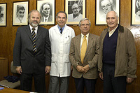 Doctor Jorge Las Heras, decano de la Facultad de Medicina; doctor Enrique Jaimovich, director del Instituto de Ciencias Biomédicas; doctor Miguel Gasic y doctor Norbel Galanti.