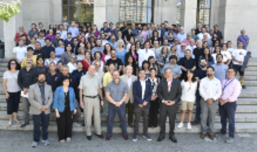 La comunidad del Instituto de Ciencias Biomédicas en su vigésimosexto aniversario. 