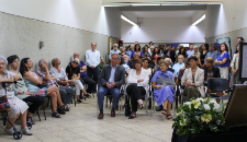 La actividad congregó a autoridades universitarias, representantes del mundo público, académicas y académicos, funcionarias y funcionarios, estudiantes, amistades y familiares, quienes se reunieron para reconocer su trayectoria intelectual, su liderazgo institucional y su profundo compromiso con la salud pública.