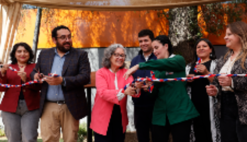 Cortan la cinta del nuevo jardín infantil y sala cuna Santos Dumont el ministro de Educación, Nicolás Cataldo; la vicerrectora de Asuntos Estudiantiles y Comunitarios, Josiane Bonnefoy, y Claudia Lagos, subsecretaria de Educación Parvularia.