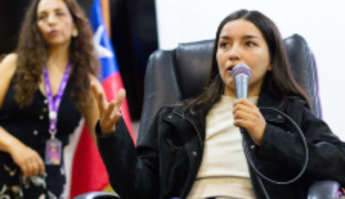 Jennifer Aldana, licenciada en Antropología, dio su testimonio como estudiante sorda