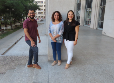 Parte del equipo investigador del Departamento de Enfermería de la Facultad de Medicina, profesores Matías Faúndez, Roxana Lara y Daniela Montecinos. 
