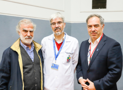 Doctores Antonio Infante, director del SSMNorte; Eduardo Tobar, director general del HCUCH, y Miguel O'Ryan, decano de la Facultad de Medicina