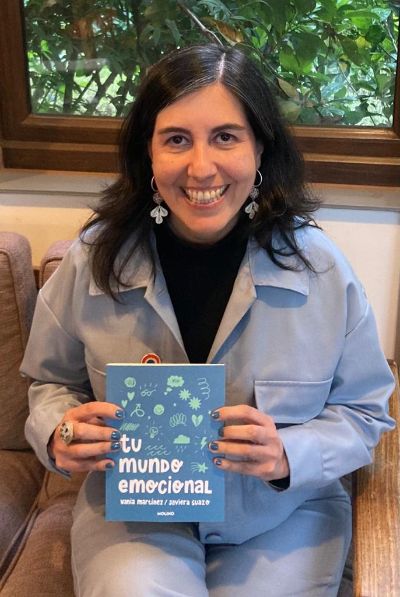 La doctora Vania Martínez volcó su experiencia clínica, psicoterapéutica, académica y personal en este libro dirigido a adolescentes tempranos. 
