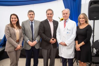 Priscilla Molina y los doctores Roberto Yáñez, Miguel O'Ryan, Emilio Santelices y Sandra Mahecha 