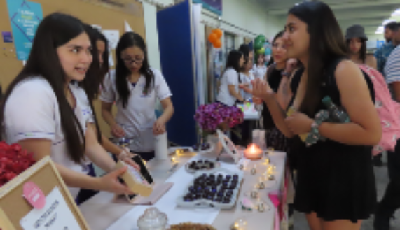 Los asistentes degustaron los nuevos alimentos ofrecidos por los estudiantes de Bromatología