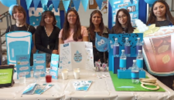 La feria de alimentos fue organizada por el curso de “Alimentos 2” de primer año de la carrera y el equipo de Extensión de la Escuela de Nutrición