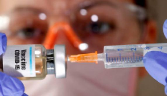 Dos grupos de investigadores testearán vacuna de Oxford-AstraZeneca en la Facultad de Medicina