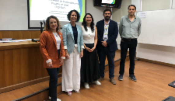 Doctores Francisca González, Ana Pereira, Loreto Abusleme, Mauricio Farfán y Patricio Retamal, integrantes de Red EMIS