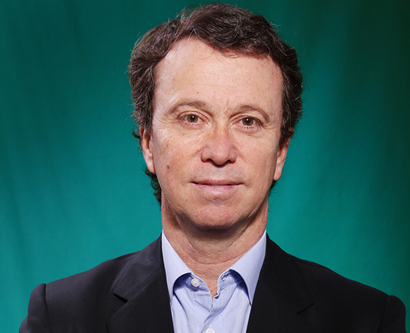 Profesor Octavio Bofill, destacado por la publicación en el área de "Estructuración financiera".
